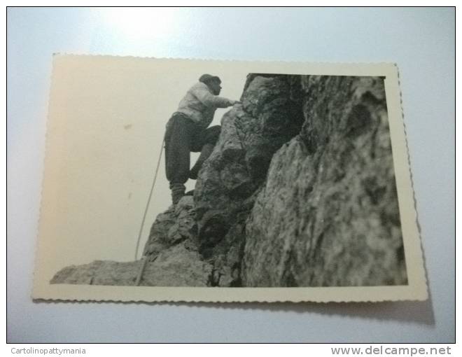 Fotografia Della Guida Giulio Dellagiacoma  Parete Annia 1948 Durante L'arrampicata - Escalade