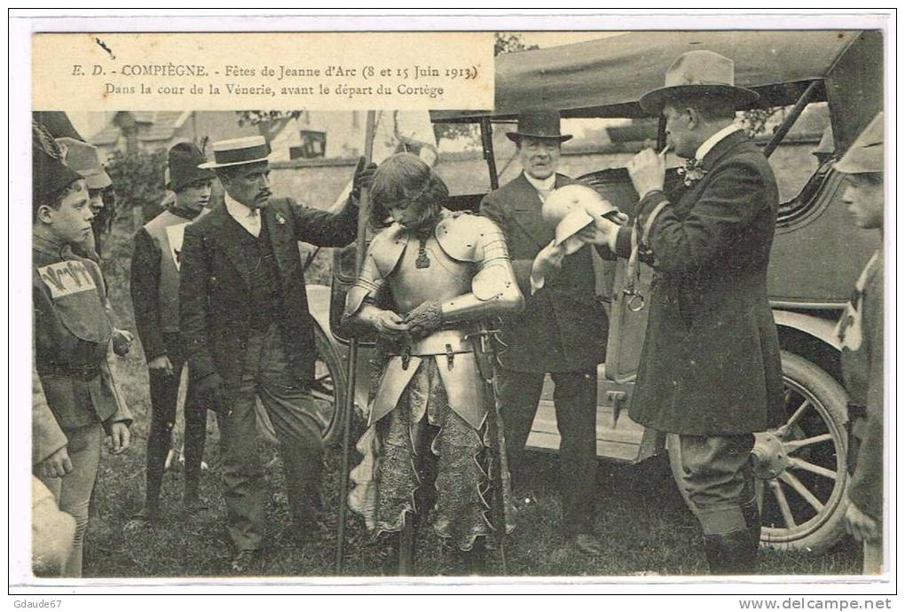 COMPIEGNE (OISE) - CPA ANIMEE - FETE DE SAINTE JEANNE D´ ARC (8 ET 5 JUIN 1913) - AVANT LE DEPART DU CORTEGE - Compiegne