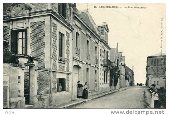 N°20762 -cpa Luc Sur Mer -la Rue Gambetta- - Luc Sur Mer