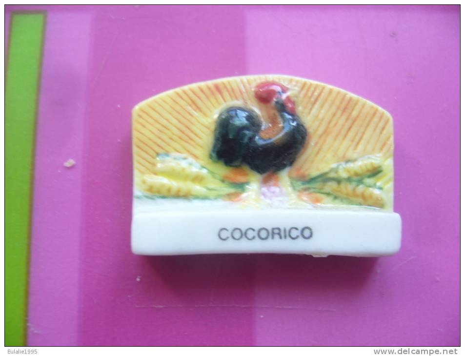 Fève Plate Serie COCORICO Coq  à L' Aube - Animals