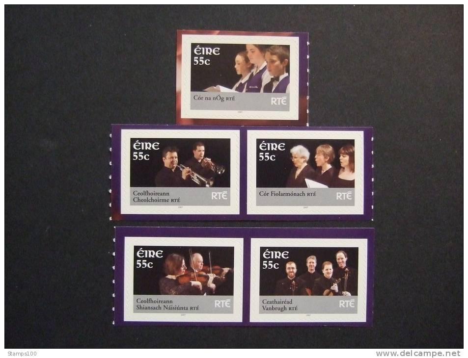 IRELAND  2007 FROM PERFORMING GROUPS BOOKLET    S/A   MNH **       (041302-275) - Unused Stamps