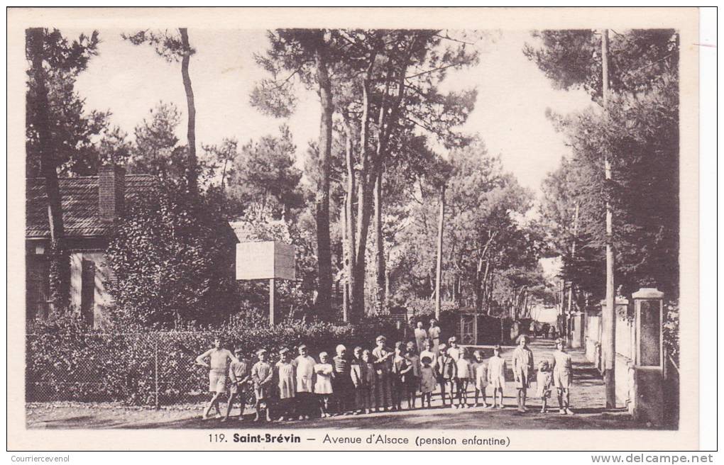 CPSM - SAINT BREVIN (Loire Atlantique) - Avenue D'Alsace ( Pension Enfantine ) - Saint-Brevin-l'Océan