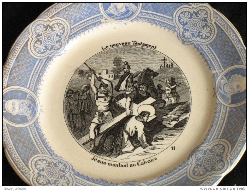 PRIX FIXE Assiette Opaque De Sarreguemines Marque Blason 1875 1900 N° 11 Jésus Montant Au Calvaire. Christ Vierge - Sarreguemines (FRA)