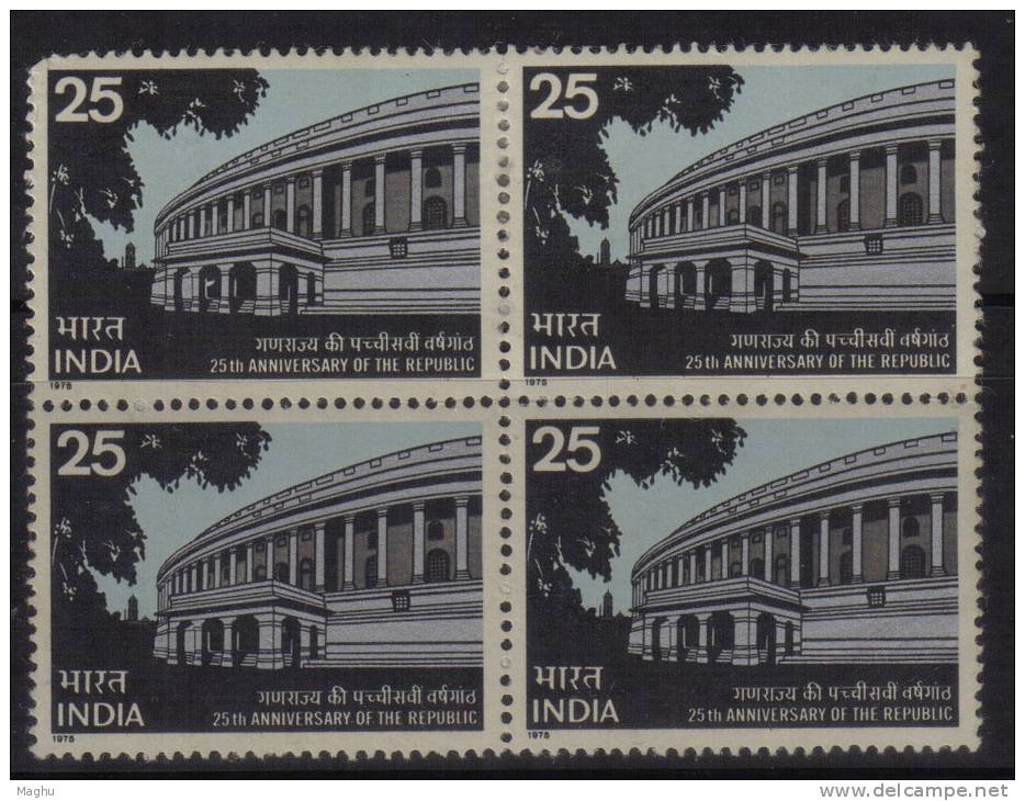 India MH 1975, Block Of 4, Annv., Of Republic, Parliament House., - Blocchi & Foglietti