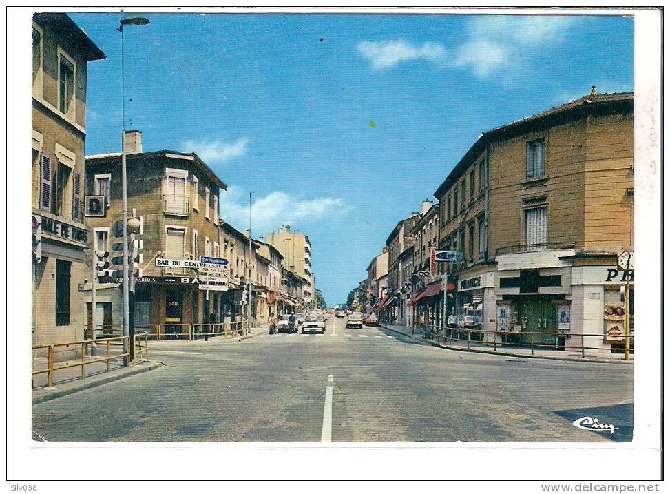 SAINT FONS - CARREFOUR DES 4 CHEMINS, AVENUE JEAN JAURES - EDITIONS CIM - Autres & Non Classés