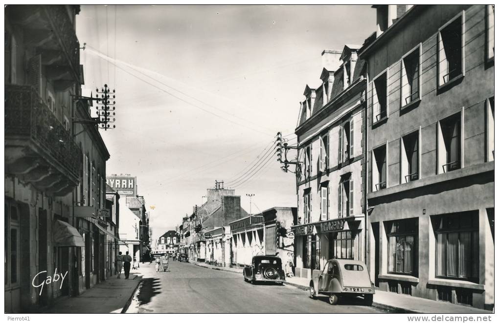 DOUARNENEZ - Hôtel Des Voyageurs, Rue Duguay Trouin (automobiles) - Douarnenez