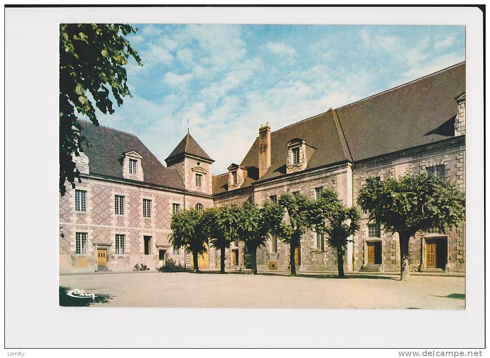 03.. Moulins, Cour Interieure Du Palais De Justice - Moulins