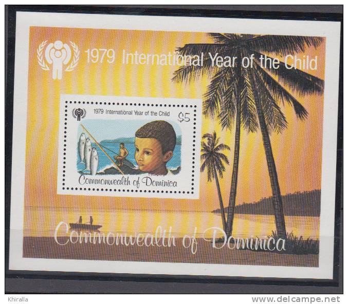 DOMINIQUE  1979 BLOCS N° 54 COTE 6€00 - Dominica (1978-...)