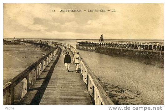 N°21061 -cpa Ouistreham -les Jetées- - Ouistreham