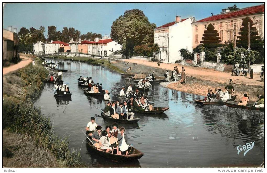 VENISE VERTE   EMBARQUEMENT  POUR LA PROMENADE - Coulonges-sur-l'Autize