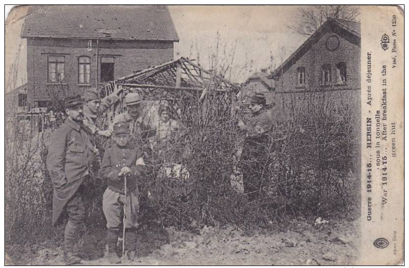 PRES DEJEUNER SOUS LA TONNELLE INCLUDING A YOUNG BOY SOLDIER (MO292) - War 1914-18