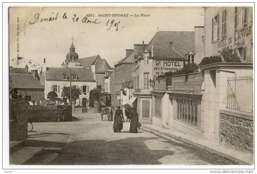 SAINT-ENOGAT. - La Place.  HÔTEL DE KARVOR Et GRAND HÔTEL DES ETRANGERS - Saint-Suliac