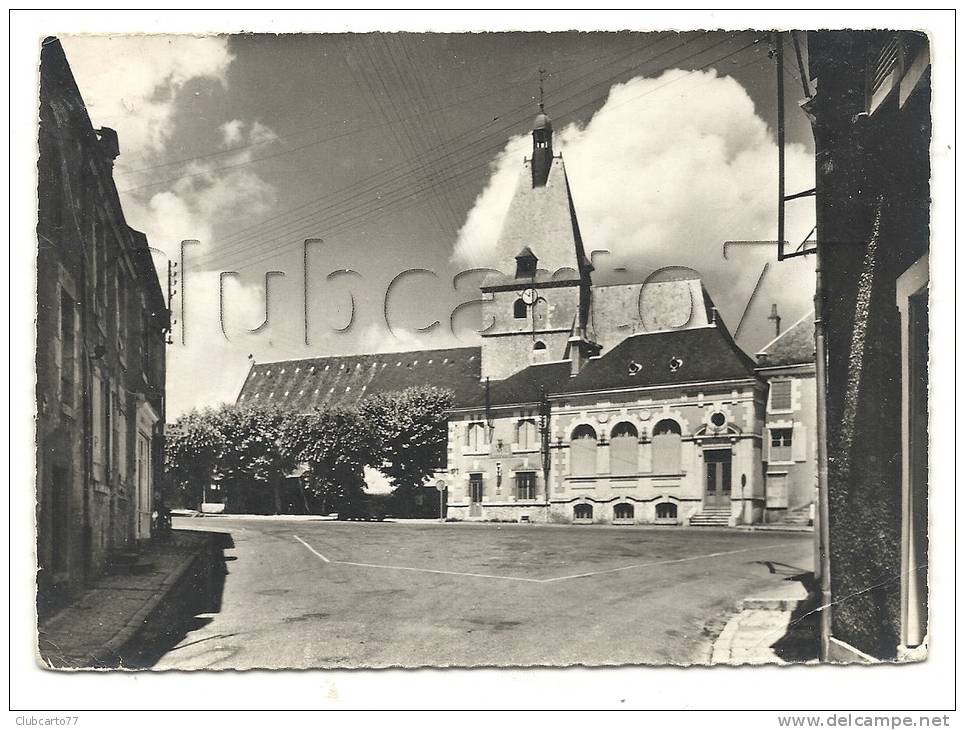 Suevres (41) : La Mairieet L'église  En 1950 (animée). - Other & Unclassified