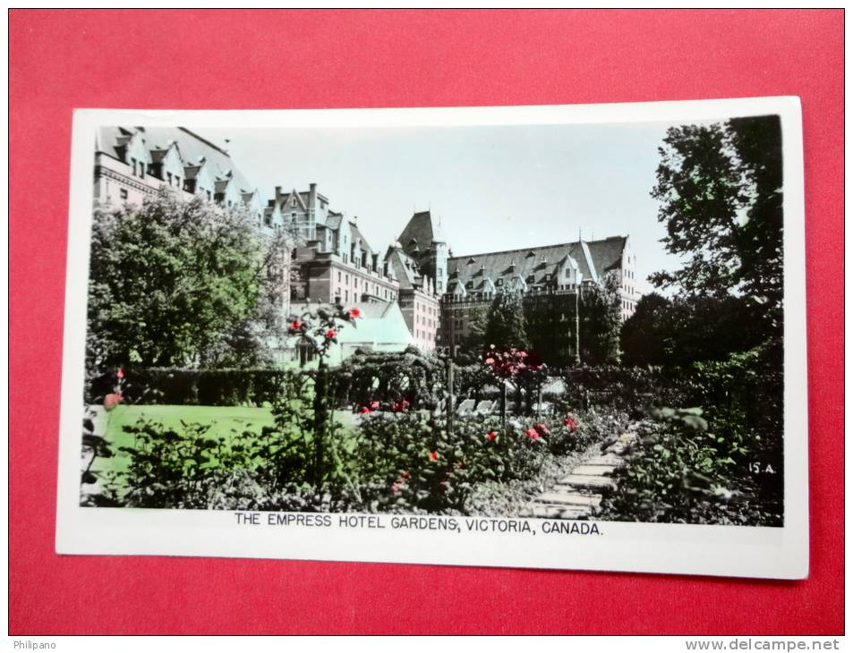 Real Photo  Color Tinted  Canada > British Columbia > Victoria   The Empress Hotel Gardens ==   Ref   558 - Victoria