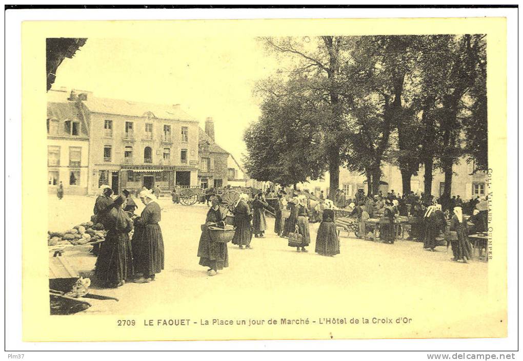 LE FAOUET -  Jour De Marché - Hotel De La Croix D'Or - Faouët