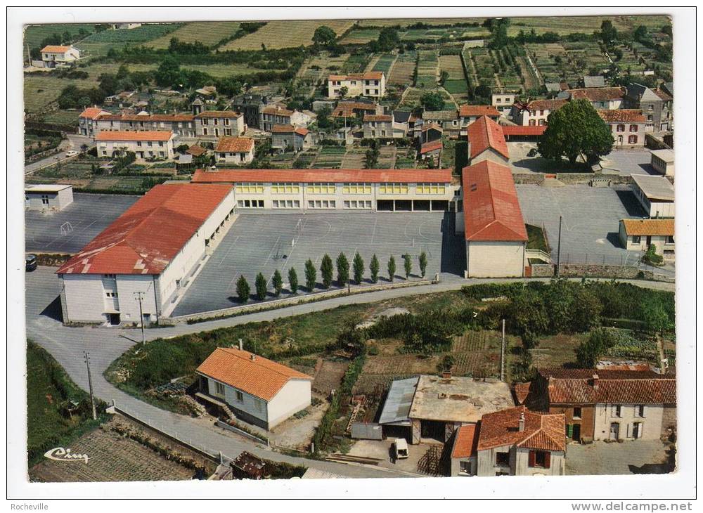 85- POUZAUGES-Vue Aérienne- C.E.G. Privé Mixte -Architecte: Georges Seguin- Cpsm - Pouzauges