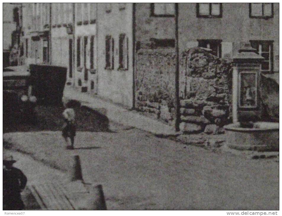 LOUDES (Haute-Loire) - La Fontaine Et Le Couvent Des Religieuses De Saint-Joseph - Animée - Non Voyagée - Loudes