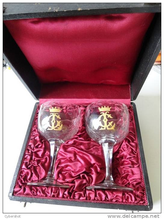 ANCIEN COFFRET AVEC 2 VERRES CRISTALLERIES ROYALES - Vetro & Cristallo