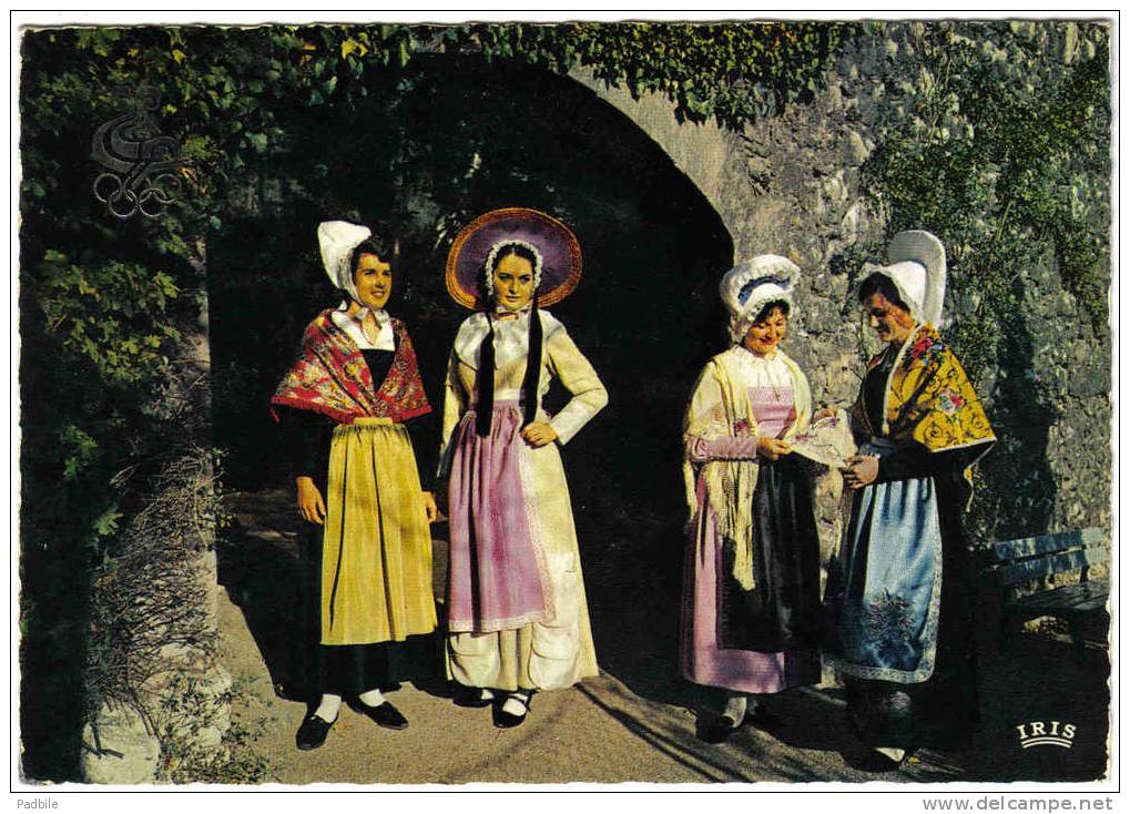 Carte Postale 38. Grenoble  Olympique   Jeune Filles Du Groupe Folklorique "La Delphinale" Trés Beau Plan - L'Albenc