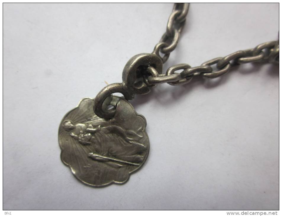 BRACELET AVEC MEDAILLE ST CHRISTOPHE  VOIR PHOTOS - Necklaces/Chains