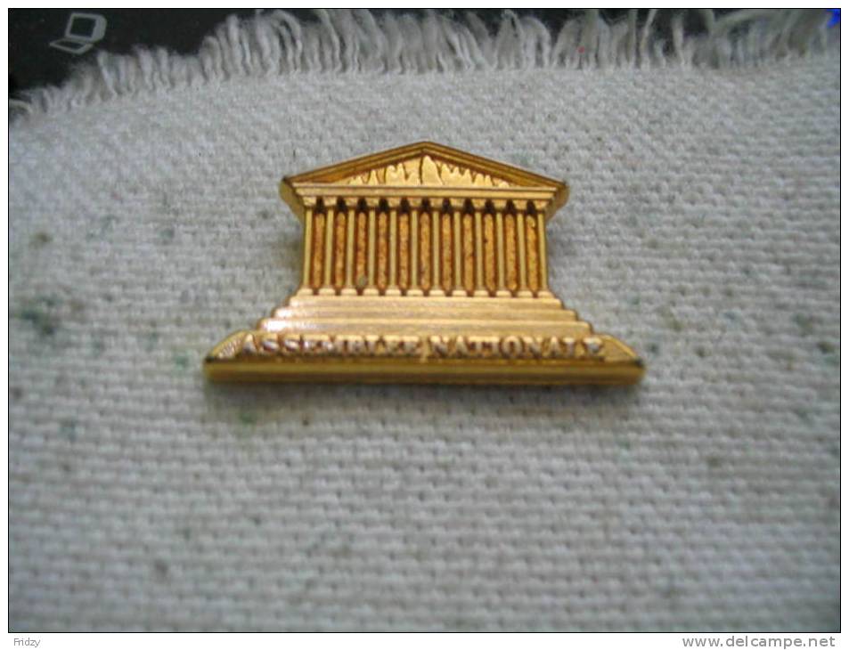 Pin´s De L'Assemblée Nationale. Pin's Doré Arthus Bertrand - Arthus Bertrand