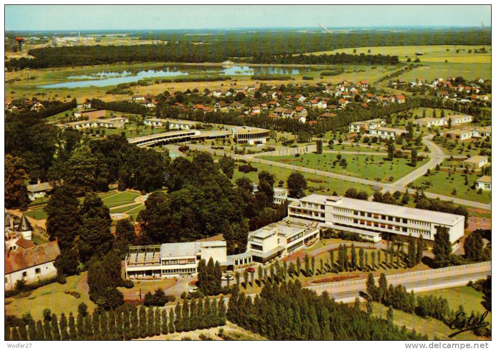 CPM    LA VERRIERE   L'institut Marcel Rivière  Et Un Coin Du Village - La Verriere