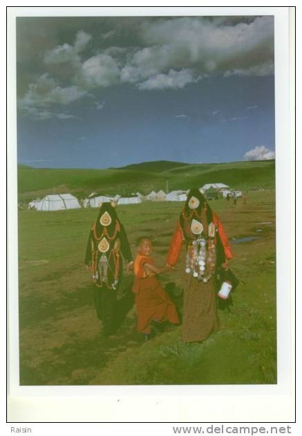 Tibet  Young Monk Khampa Ladies Utang Tibetan Horse Festival East Tibet Carte Maxi Glacée R/v TBE - Tíbet