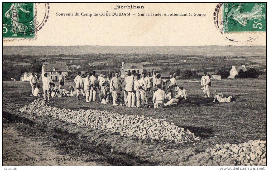 56 SOUVENIR DU CAMP DE COETQUIDAN - Sur La Lande En Attendant La Soupe - Altri & Non Classificati