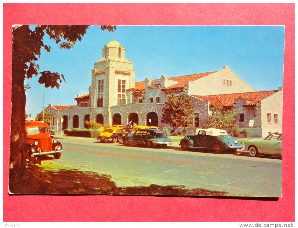 - Oklahoma > Oklahoma City  Union Station With Classic Taxi  Early Chrome =   =  Ref  568 - Oklahoma City