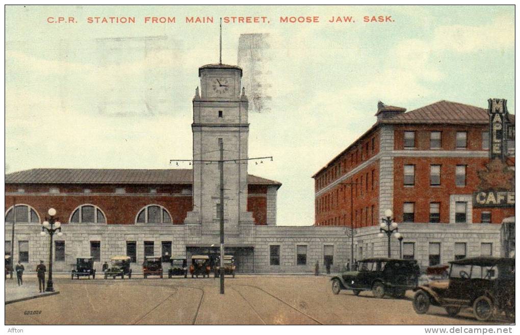 Moose Jaw Sask CPR Station Old Postcard - Autres & Non Classés