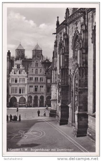 Cpsm. Pf. MUNSTER. Bogenhäuser Mit Domtürm - Muenster