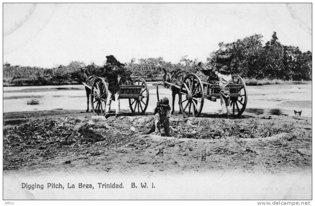 La Brea Trinidad BWI Old Postcard Digging Pitch 1905 - Trinidad