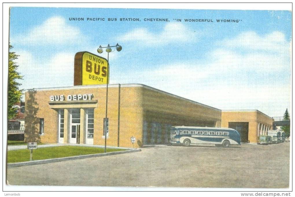 USA, Union Pacific Bus Station, Cheyenne, In Wonderful Wyoming, 1930s-40s Unused Postcard [10244] - Cheyenne