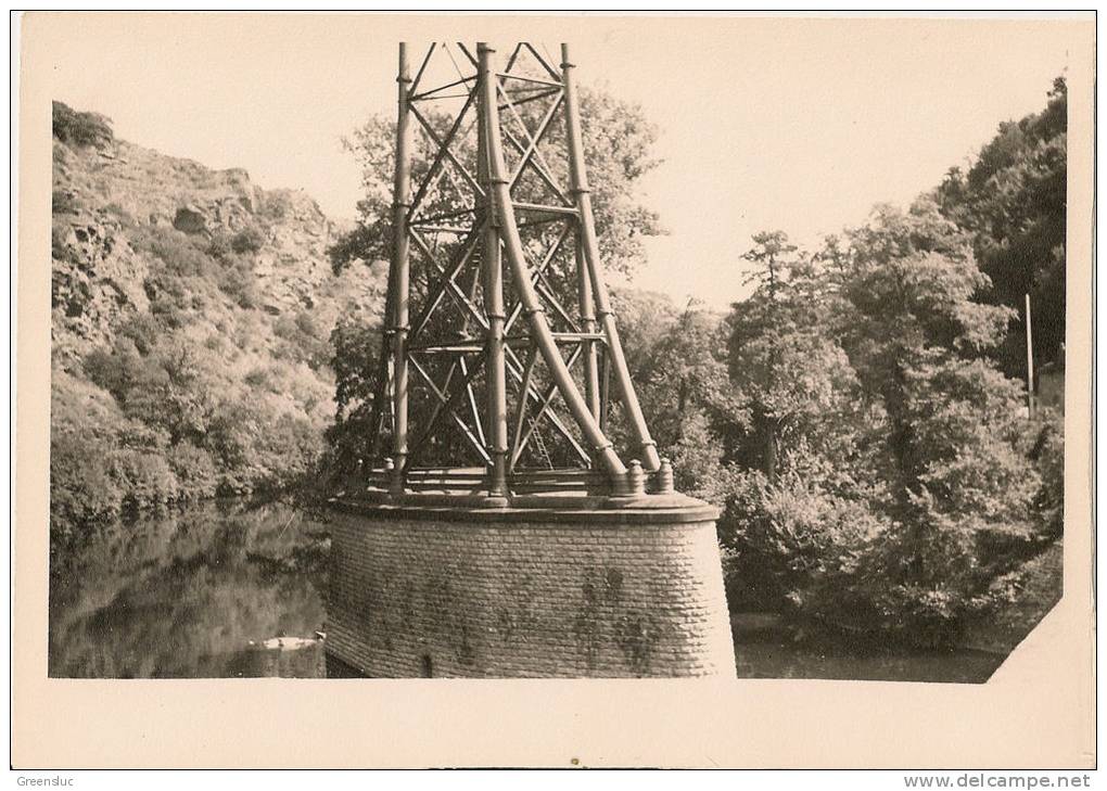 VIADUC DU CHEMIN DE FER DE ROUZAT (Allier ) Construction Eifel .  Base D´une  Pile. Photographie Originale 1947 - Places