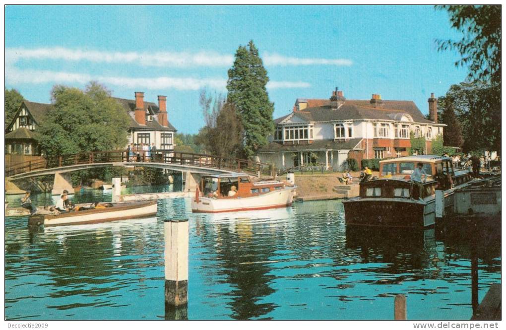 BR4381 The Thames At Marlow  2 Scans - Buckinghamshire