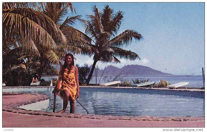 * * Tahitienne à La Piscine De L'Hôtel Tahiti * * - Polynésie Française