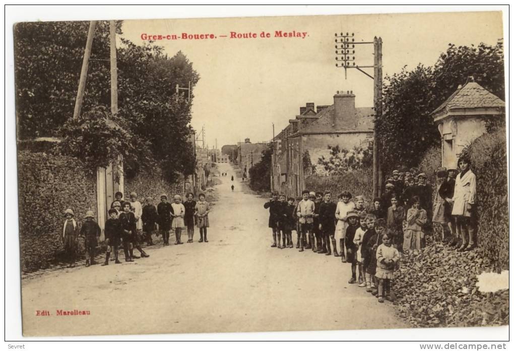 GREZ En BOUERE. - Route De Meslay. Groupe D'enfants 1er Plan - Crez En Bouere