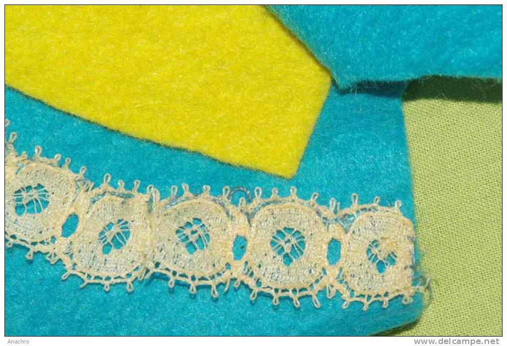 POCHETTE PORTE AIGUILLES En FEUTRINE Ancienne DENTELLE Et PERLES / Le Petit Chaperon Bleu - Spitzen Und Stoffe