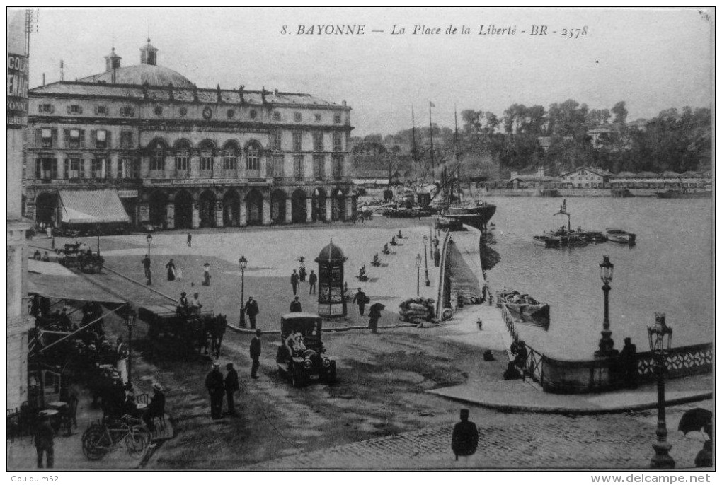 La Place De La Liberté - Bayonne