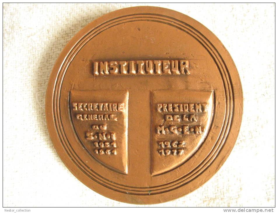 DENIS FORESTIER Grande Médaille Cuivre 1979 Instituteur Secrétaire SNI Présiden MGEN (1911 1978) - Firma's