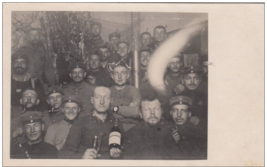 BERRIEUX-SOLDATS ALLEMANDS REPOS DANS L'ECOLE-CARTE PHOTO - Autres & Non Classés