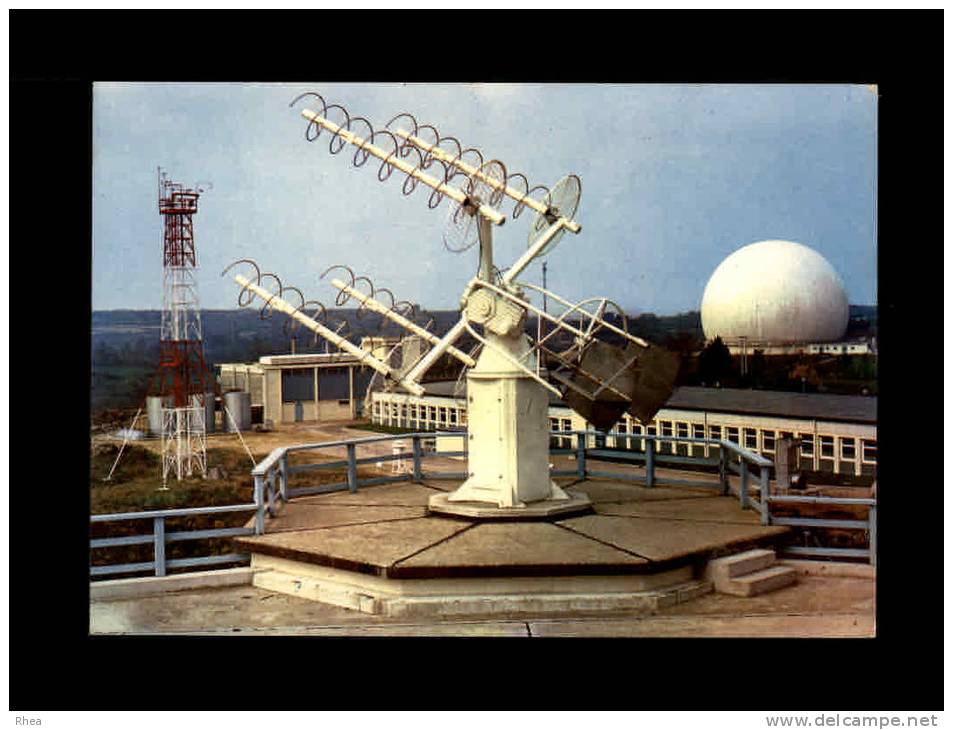 22 - PLEUMEUR-BODOU - Le Radôme Et Le Command Tracker - 901 - Station Spatiale - Pleumeur-Bodou