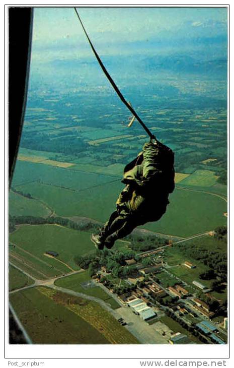 Thème - Militaria  Sport - Parachutisme - Sortie En Automatique - Parachutting