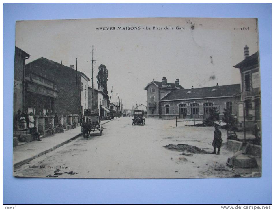 Ma Réf: 63-10-41.           NEUVES MAISONS      La Place De La Gare. - Neuves Maisons