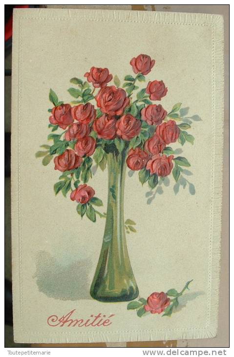 Carte Gauffrée Amitie Vase Avec Des Roses - Carte Fantaisie - Autres & Non Classés