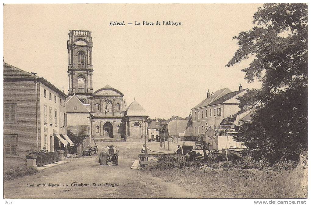 ETIVAL     LA PLACE DE L'ABBAYE       TRES BEL ETAT - Etival Clairefontaine