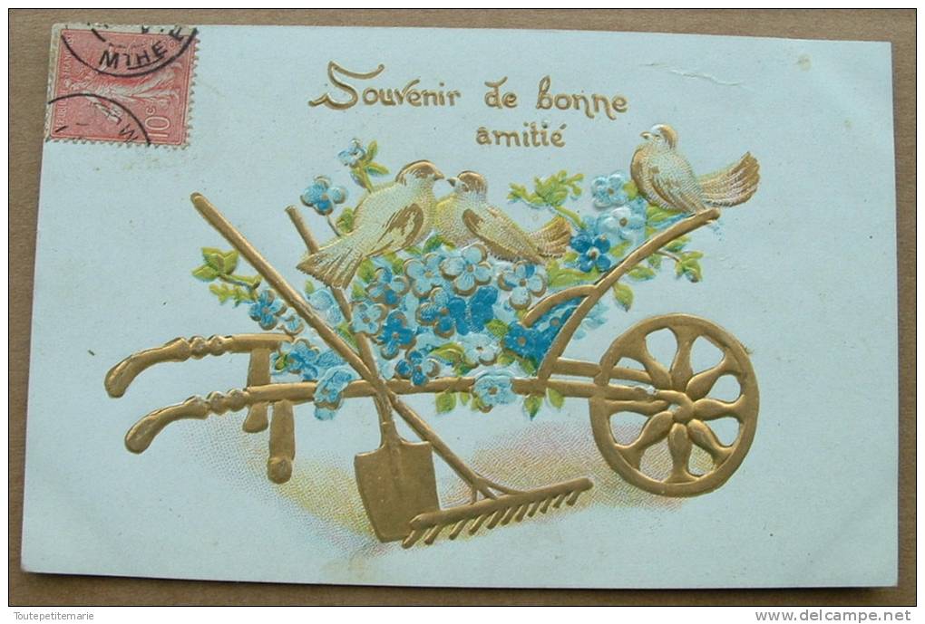 Carte Gauffrée Brouette De Jardinier Avec 3 Tourterelles Souvenir De Bonne Amitié - Autres & Non Classés