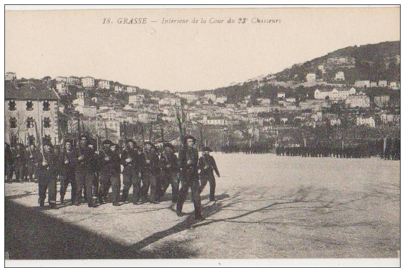 CPA 06 GRASSE Intérieur De La Caserne Du 23° Chasseurs Parade Militaire Soldats - Grasse