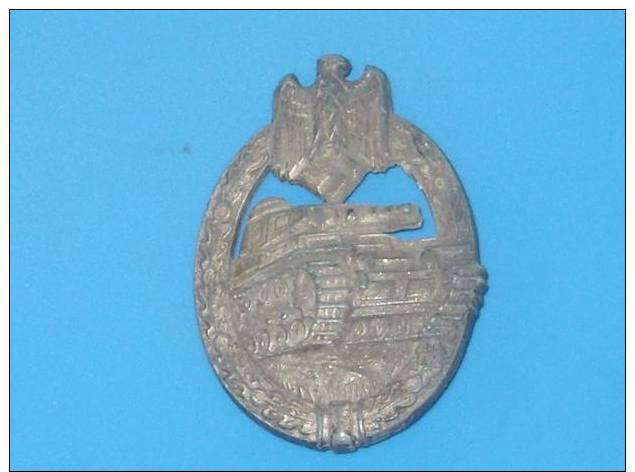 Medaille Militaire ALLEMAGNE WW2 Char Aigle A Identifier Hauteur 6cm - Allemagne