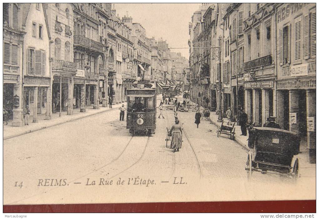 1 Cp Reims, La Rue De L'étape, Animée, Tramway, Hippomobiles, Commerces, Drouet D'Erlon - Reims